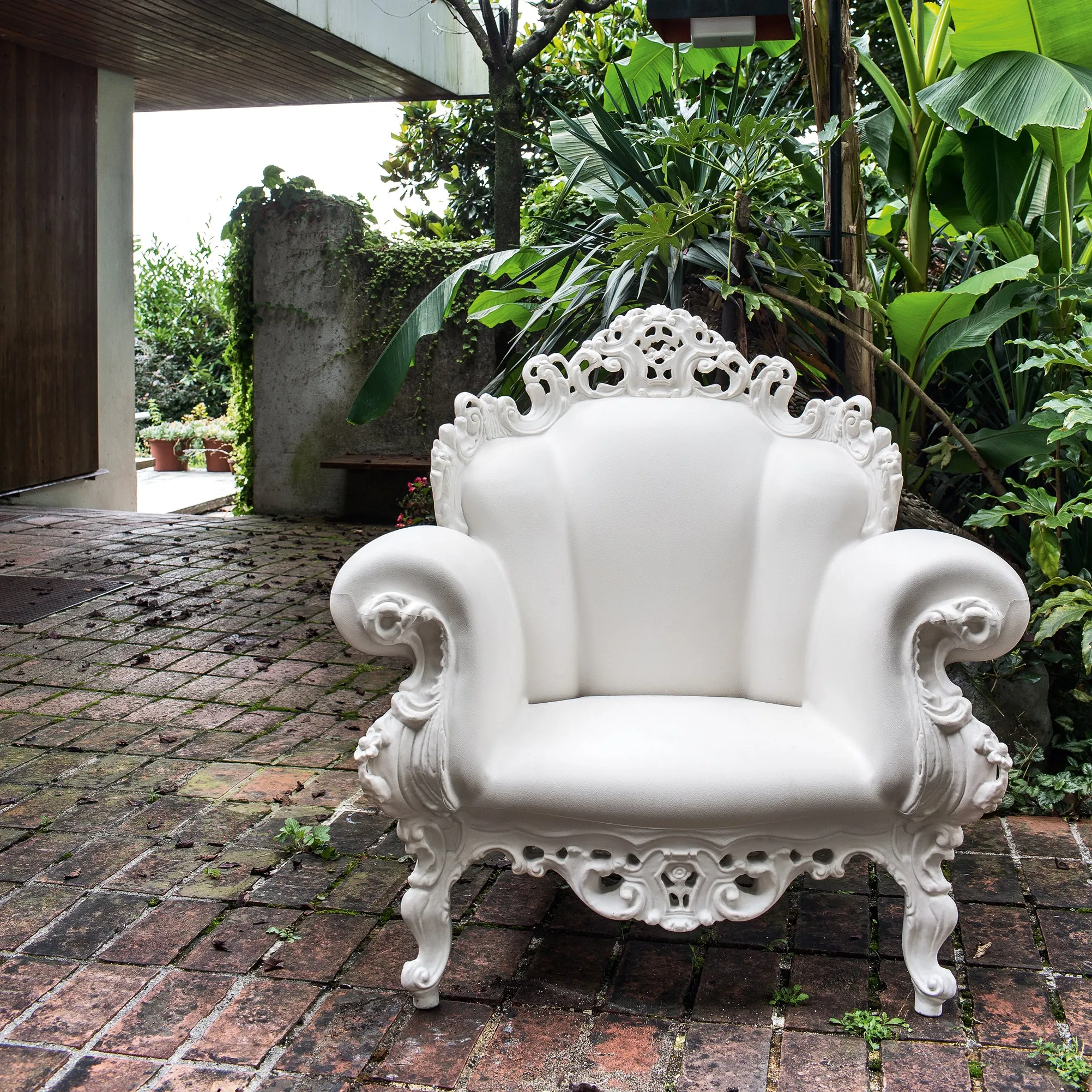 Proust Outdoor Lounge Chair