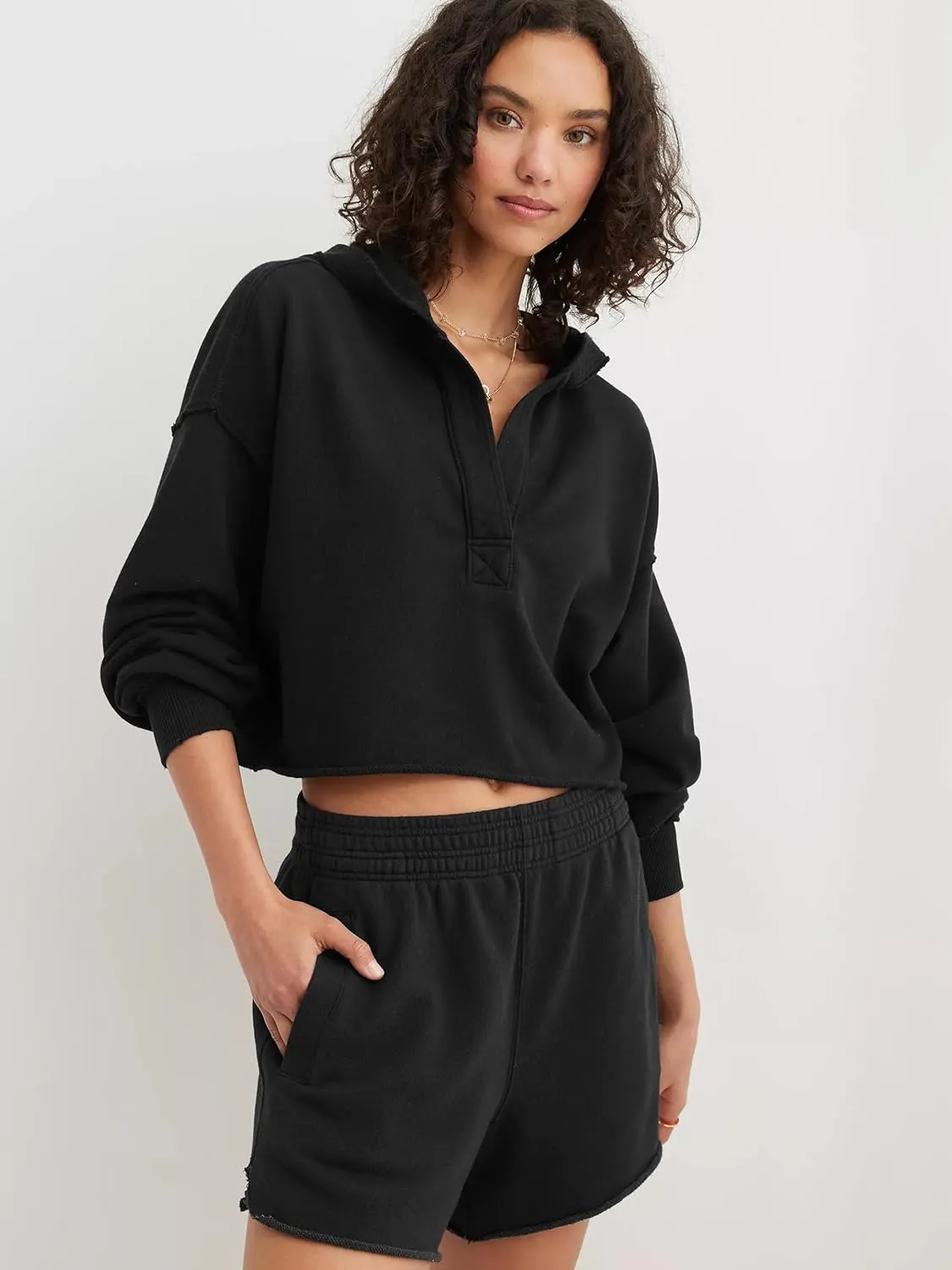 Women's Cropped Pullover Hoodie Long Sleeve Loose Fit Solid Color Y2K Fashion Sweatshirt for Winter and Fall