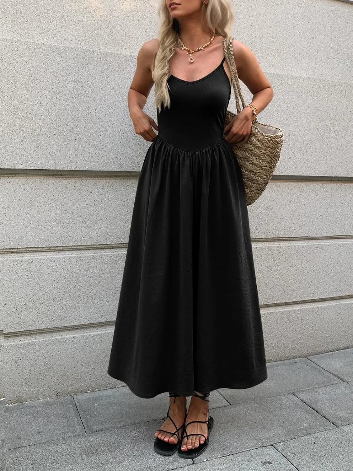 Womens Sleeveless V-Neck Maxi Dress with Pockets  Slim Fit Casual Summer Spaghetti Strap Dress for Vacation