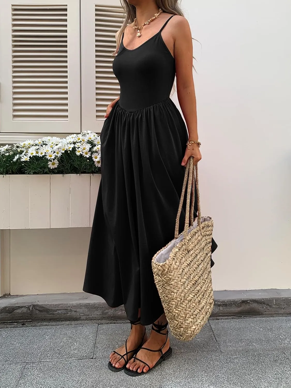 Womens Sleeveless V-Neck Maxi Dress with Pockets  Slim Fit Casual Summer Spaghetti Strap Dress for Vacation