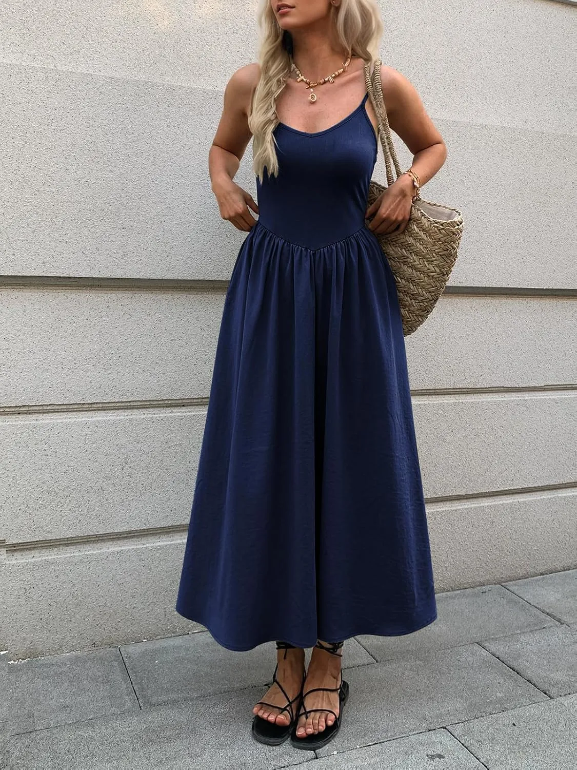Womens Sleeveless V-Neck Maxi Dress with Pockets  Slim Fit Casual Summer Spaghetti Strap Dress for Vacation