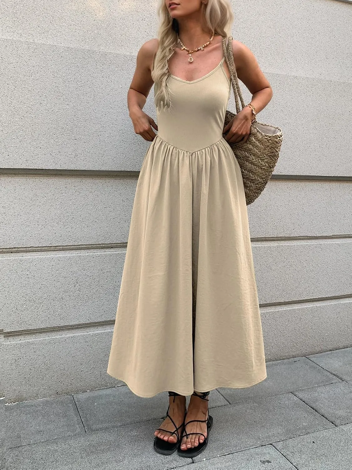 Womens Sleeveless V-Neck Maxi Dress with Pockets  Slim Fit Casual Summer Spaghetti Strap Dress for Vacation