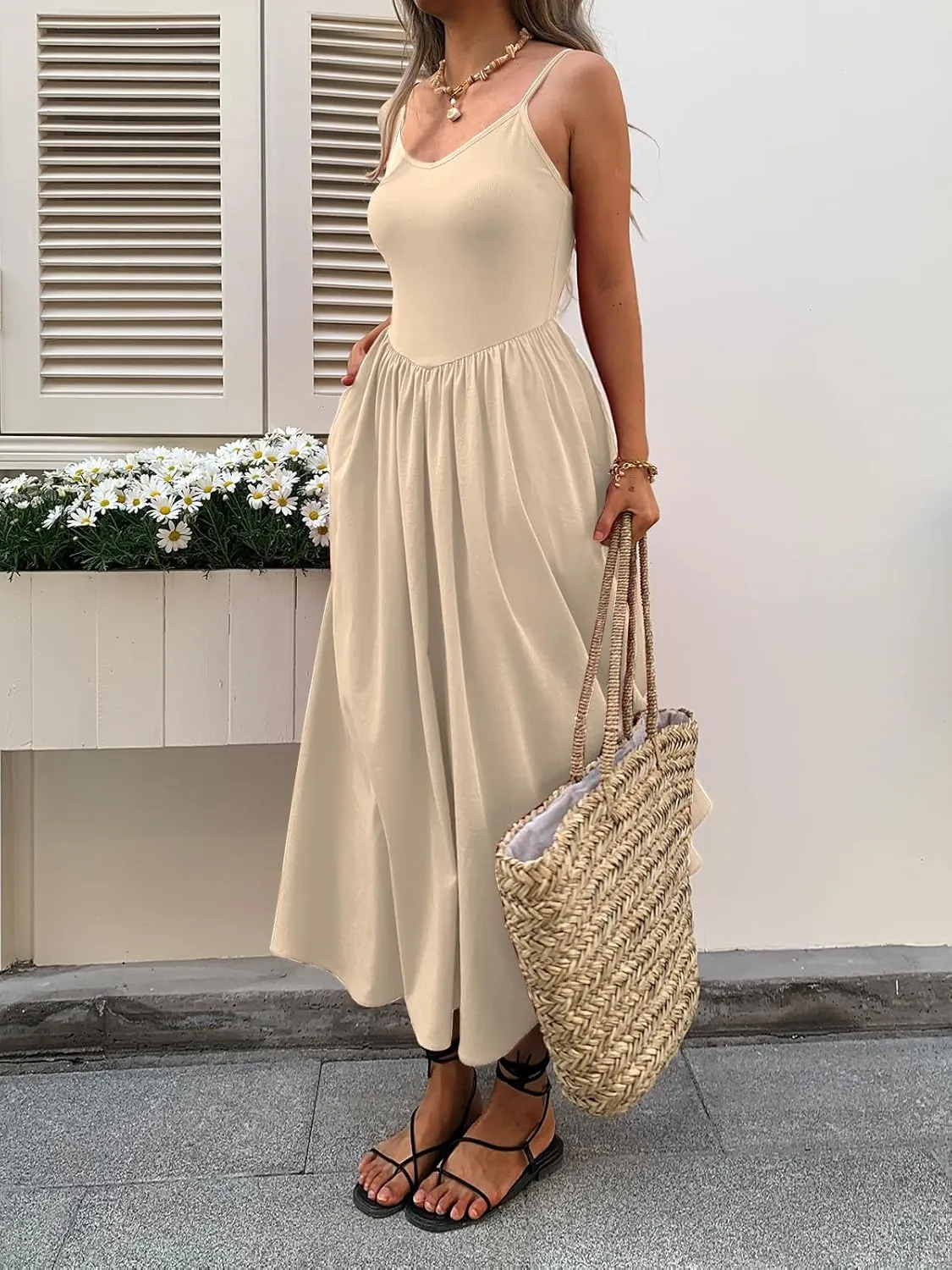 Womens Sleeveless V-Neck Maxi Dress with Pockets  Slim Fit Casual Summer Spaghetti Strap Dress for Vacation